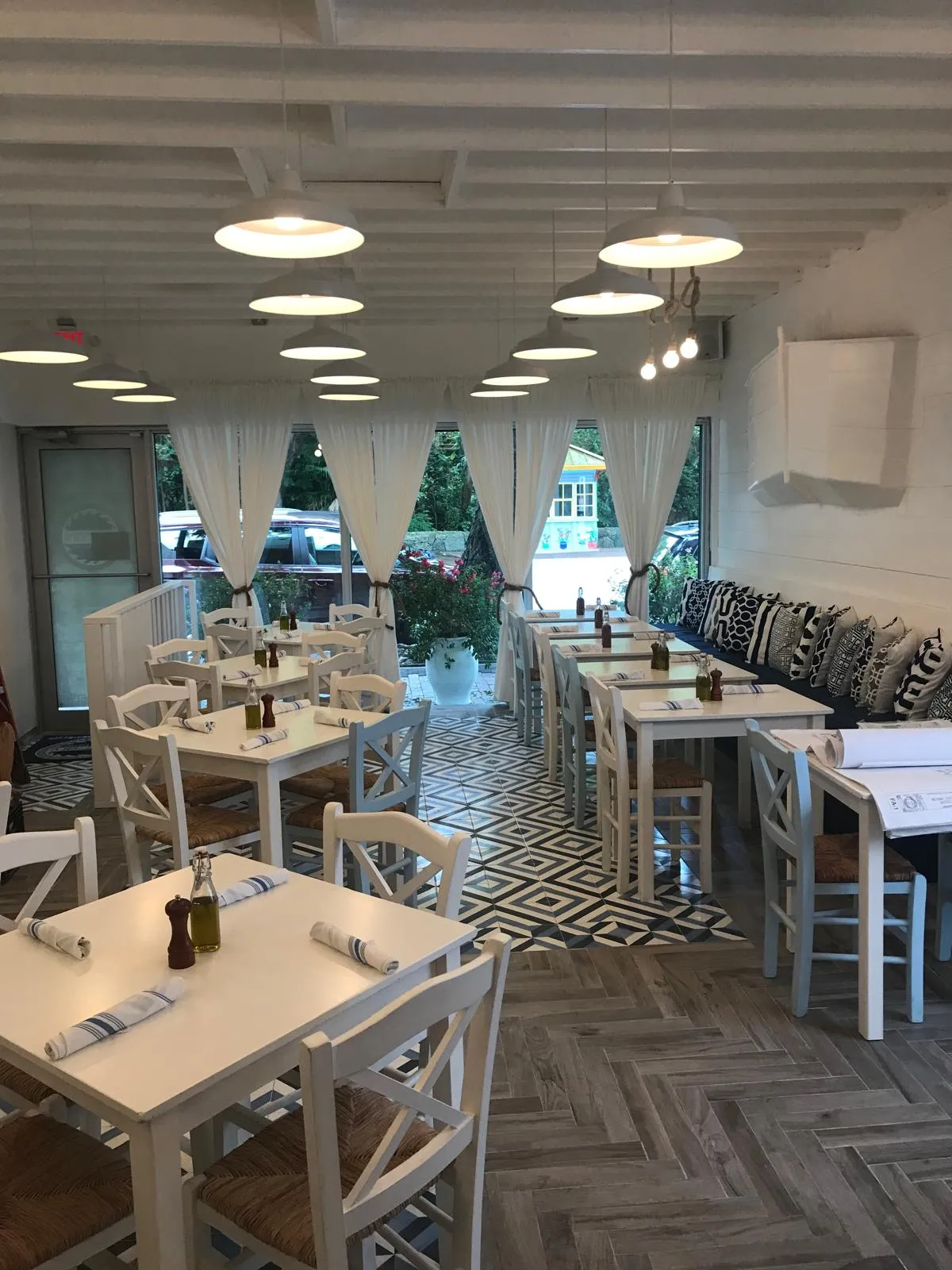 RESTAURANT COCONUT GROVE